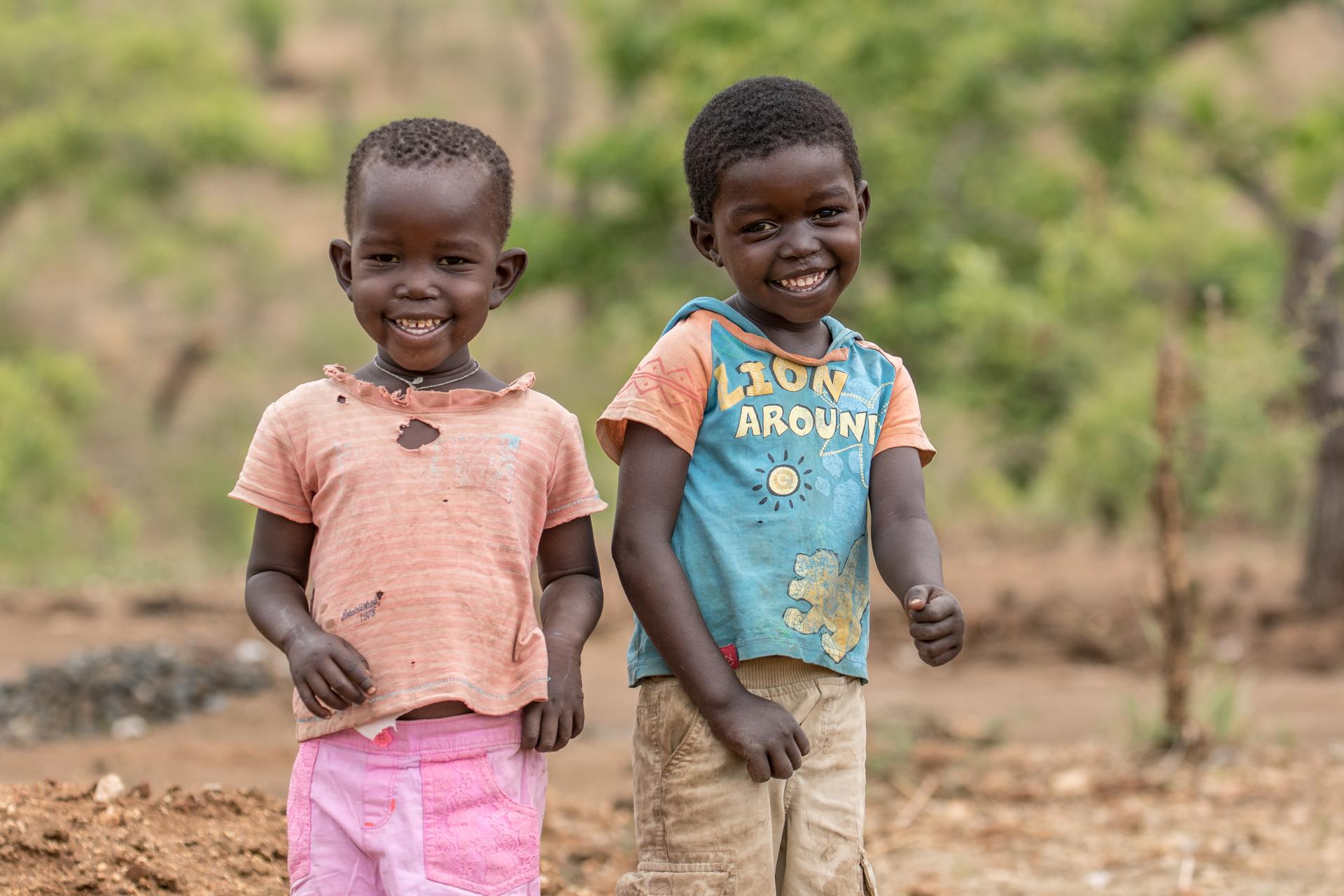 Unicefin Nenäpäivä-varoin tuetun hankkeen ansiosta nämäkin lapset Bidi Bidin pakolaisleirillä Ugandassa saavat puhdasta vettä. Kuva: Juha Blomberg