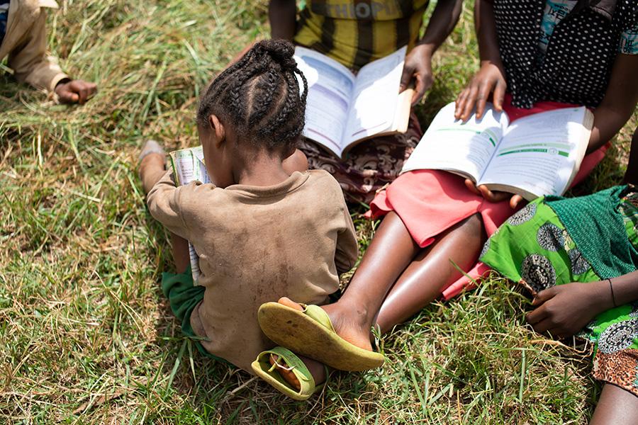 Etiopialaisia lapsia koulussa